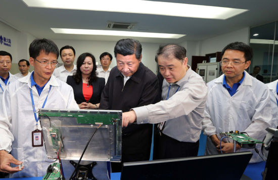 目睹企业20年变迁习近平感慨创新是必由之路